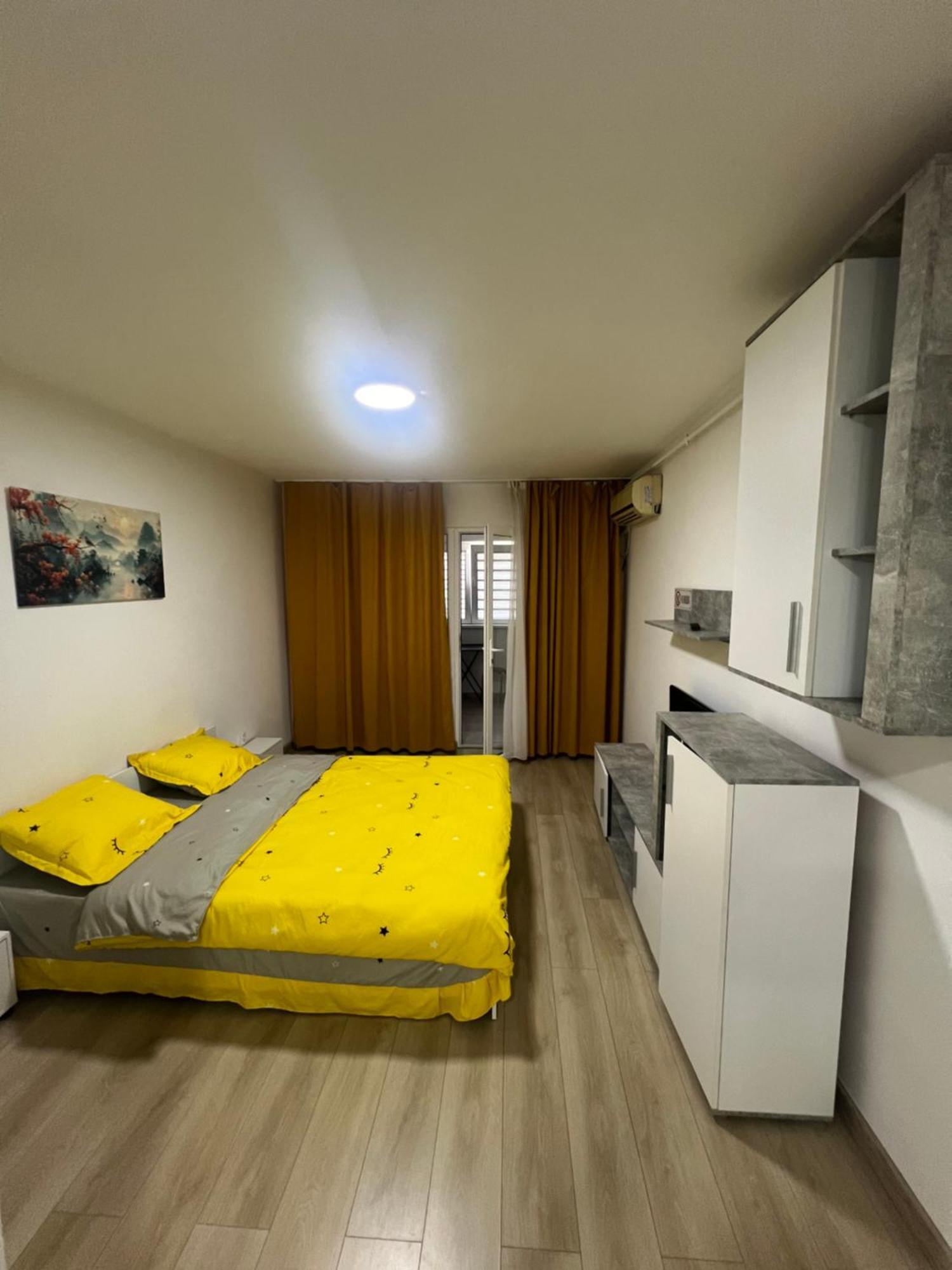 Nicolle Studio 2 Piteşti Exteriér fotografie